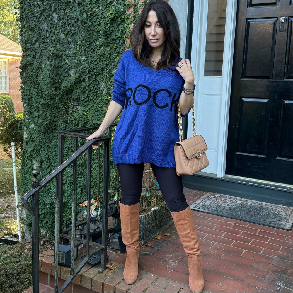 ShopEvelynne 🇮🇹 Made in Italy Blue Sweater Top with Black Lettering One Size